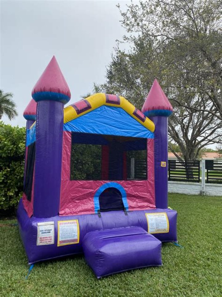 A Guide to Choosing the Right Size Bounce House for Your Event in Asheville, NC