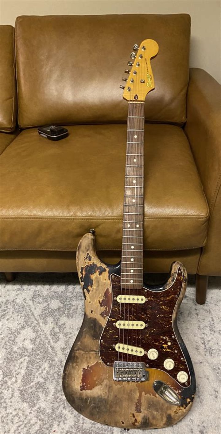 Beat Up Guitar by The Hooters ·