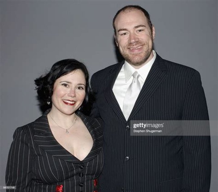 Comedian and Actress-Alex Borstein Family and Net Worth
