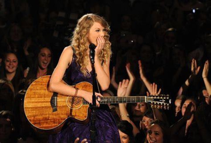 Does Taylor Swift Write Her Own Songs? She Has Many Writing Credits