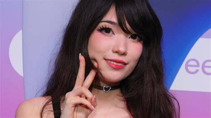 Emily Schunk (Emiru) Height, Weight, Age, Boyfriend, Facts, Biography ·