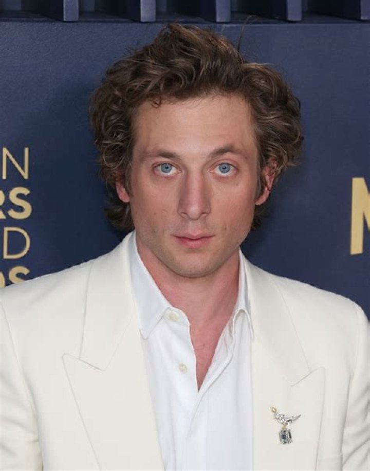 Exploring the Dynamic Journey of Jeremy Allen White and Ashley Moore