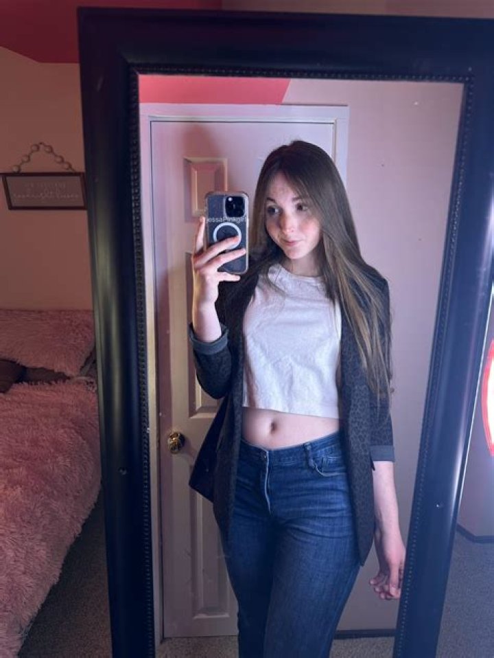 Exploring the Life and Influence of u/jessapinkgirl: A Social Media Phenomenon