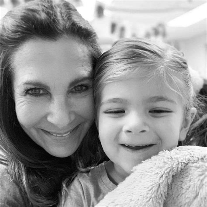 Insights Leslie Fhima's Wiki, Parents, Wife, Children, Net Worth