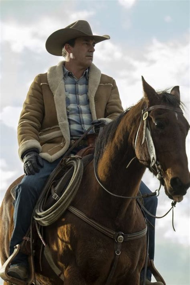 Juno Temple portrays 'wolf in sheep's clothing' while Jon Hamm plays hot-tubbing sheriff with nipple ·