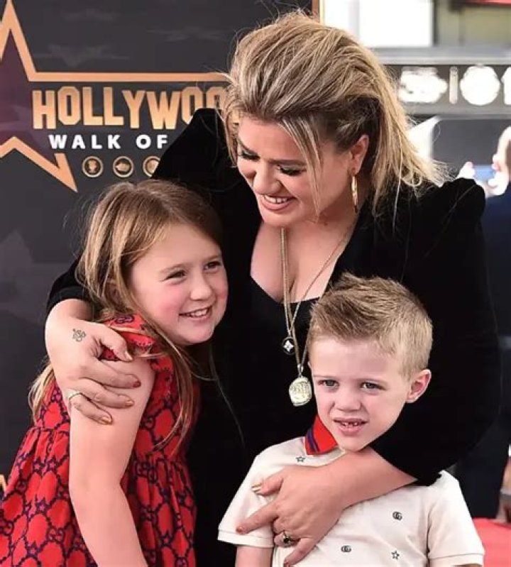Kelly Clarkson Age, Net Worth, Boyfriend, Family & Biography