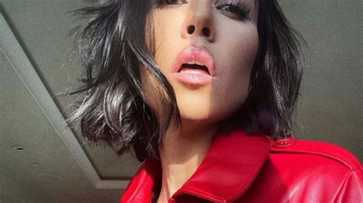 Kourtney Kardashian proved you can do old-Hollywood curls on short hair |