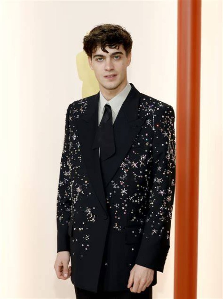 Lorenzo Zurzolo Age, Net Worth, Girlfriend, Family and Biography (Updated 2023) ·