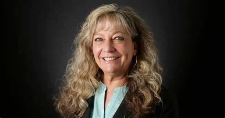 Mary Kay Holthus Wikipedia, Biography, Judge, Age, Husband, Son |