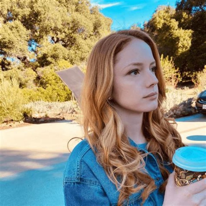 Mia Topalian Wiki, Net Worth, Age, Ethnicity, Boyfriend, Height, Career