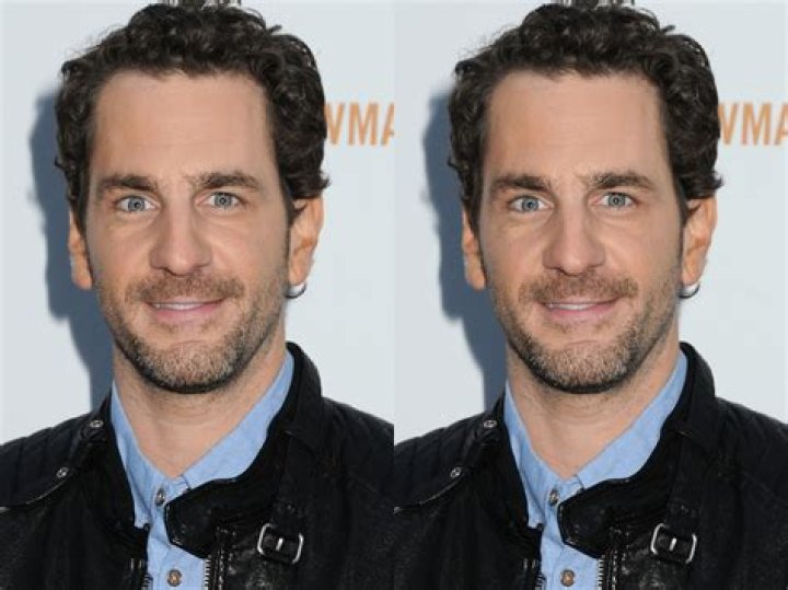 Michael Travis Leake Wiki, Bio, age, nationality, wife, children, top songs, awards, net worth ·