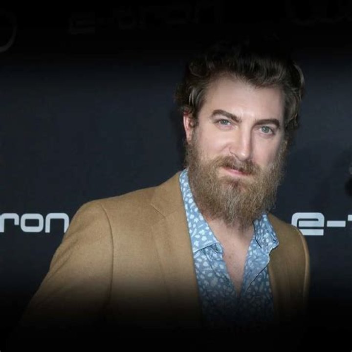 Rhett McLaughlin's Net Worth, Wiki, Age, Weight: Uncovering The Untold Story