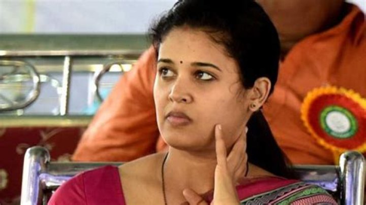 Rohini Sindhuri Latest Photos, IAS Officer Recent Personal Photos, DC Husband Sudhir Reddy, Family