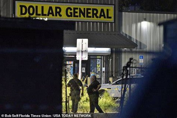 Ryan Palmeter seen on video entering Jacksonville Dollar General to start mass shooting that killed |
