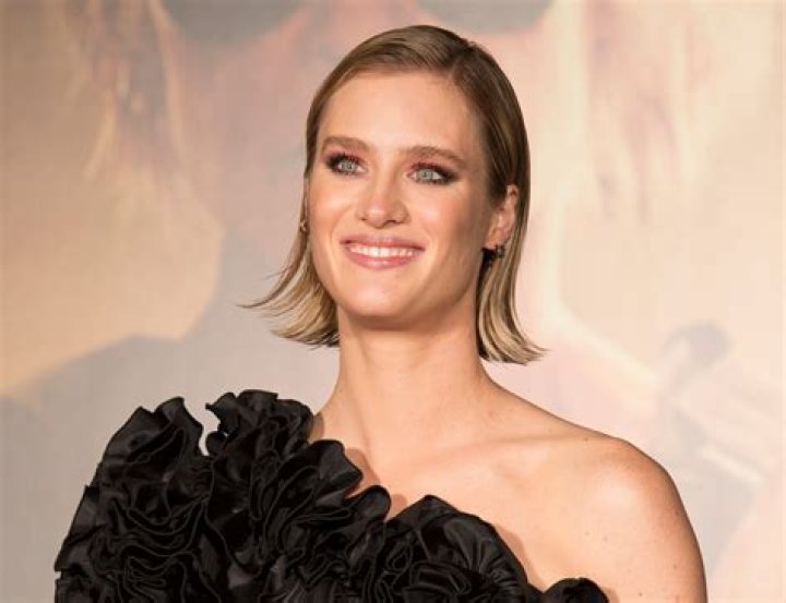 The Life and Impact of Mackenzie Davis' Wife