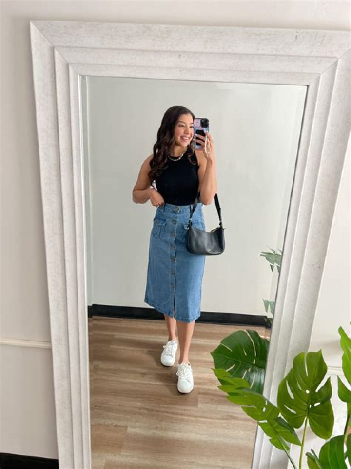 The Ultimate Guide to Understanding and Styling the Jean Skort: A Versatile Fashion Staple