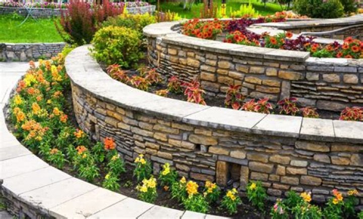 Top 5 Things to Consider When Choosing a Retaining Wall Contractor in Pittsburgh