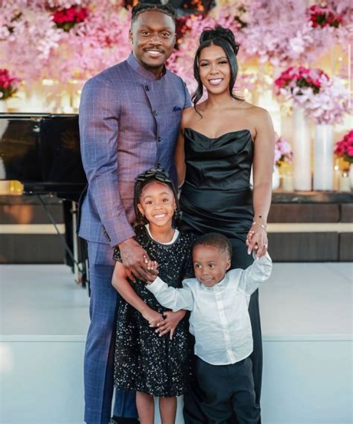 Unveiling The Secrets Of NFL Star Kelsey Riley AJ Brown