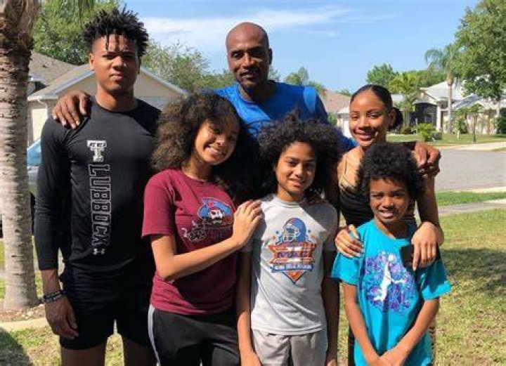 Who Are Terquavion Smith Parents? Father Terrance And Mother Shannon