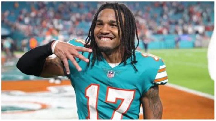 Who Is Jaylen Waddle Wife Know All About