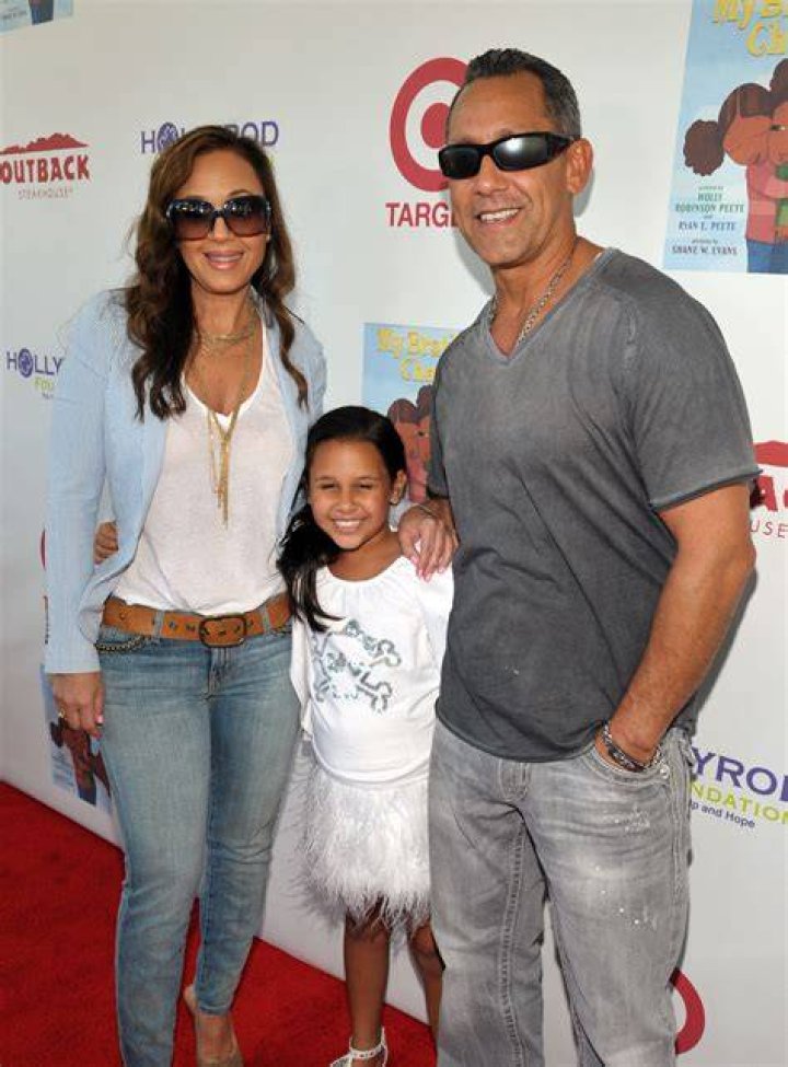 Who Is Leah Remini Married To In Real Life?